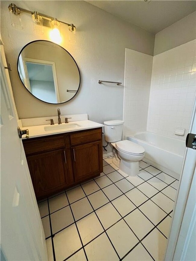 Building Photo - 3br 2ba home in the Shadowlake Subdivision!!