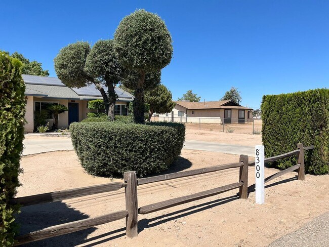 Building Photo - 4-Bedroom Home in Hesperia!