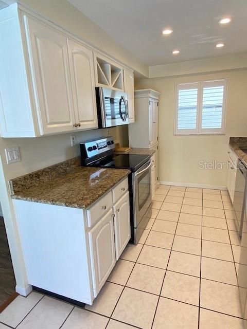 Building Photo - 2700 Cove Cay Dr