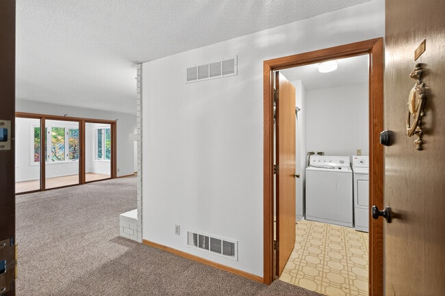 Building Photo - 14388 Fairway Dr