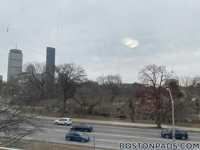 Building Photo - 1175 Boylston St