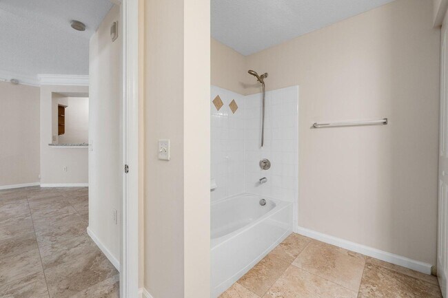 Building Photo - 9901 Baywinds Blvd