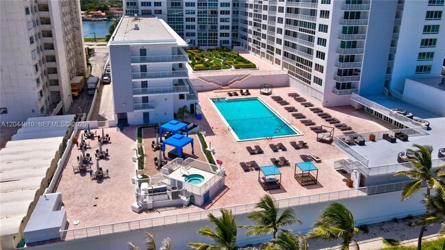 Building Photo - 5401 Collins Ave