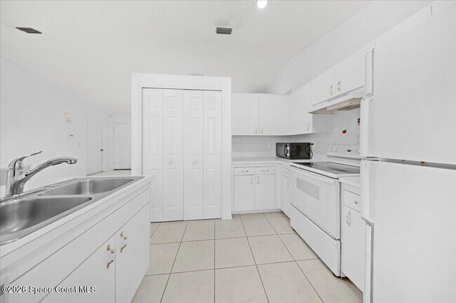 Building Photo - 171 Americana Blvd NE