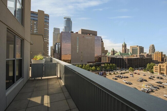 Building Photo - 521 S 7th St