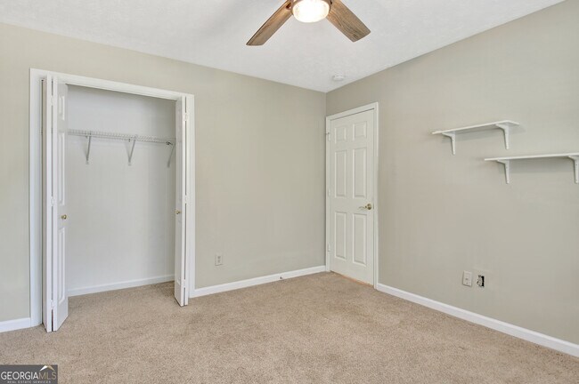 Building Photo - 303 Calgary Dr