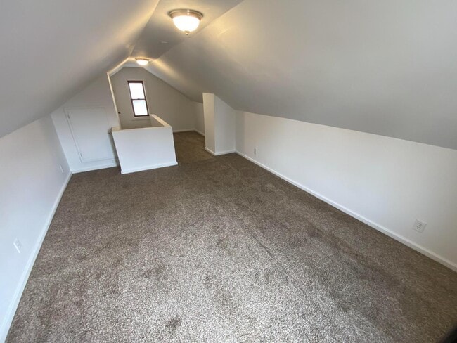 Building Photo - 404 S Wayland Ave