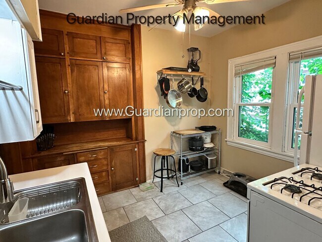Primary Photo - 2230 Buchanan St NE