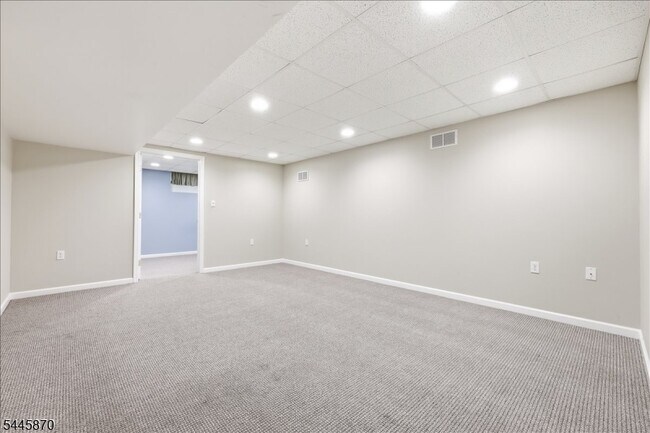 Building Photo - 73 Castleton Rd