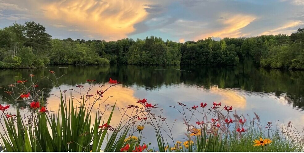 Lake comminuty offering lakefront access, pool, tennis courts,walking trails, community center - 32 Sequoia Ct