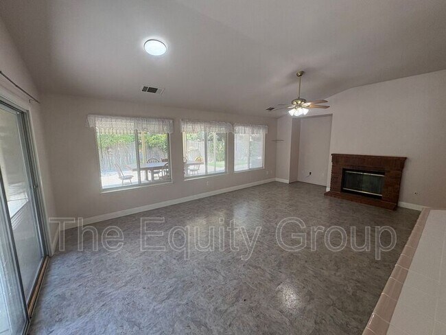 Building Photo - 2935 S Aspen St
