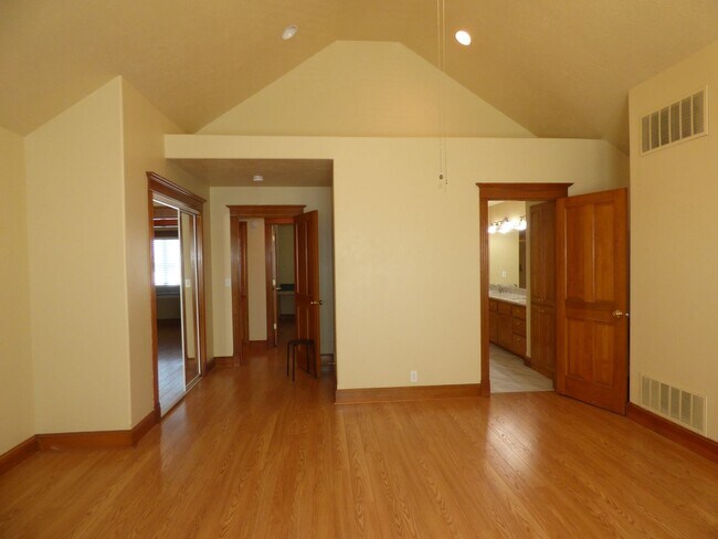 Building Photo - 4465 Countryside Ct NE