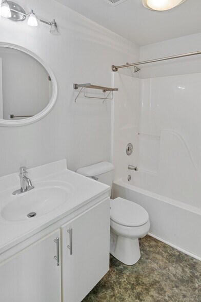Building Photo - 2745 Grinstead Dr