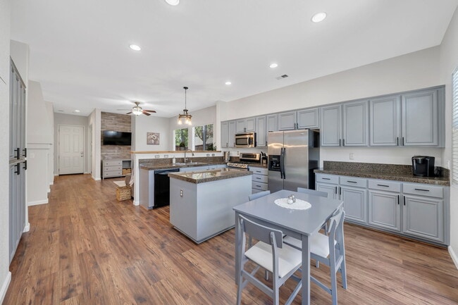 Building Photo - 10577 Eagle Falls Way