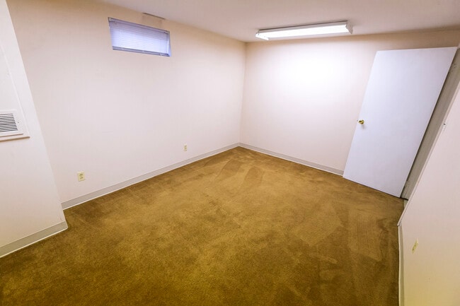 Building Photo - 5501 Auth Rd