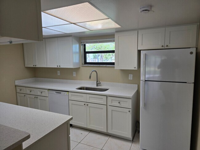 Building Photo - New Kitchen!