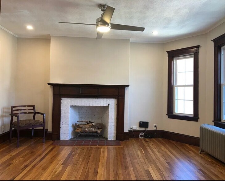 Building Photo - 124 Bynner St