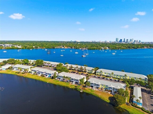 Building Photo - 201 Pompano Dr SE