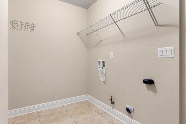 Building Photo - 4599 Belvedere Circle