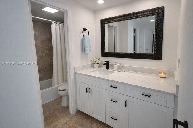 Building Photo - 500 Bayview Dr