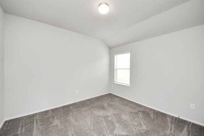 Building Photo - 2214 Welborn Dr