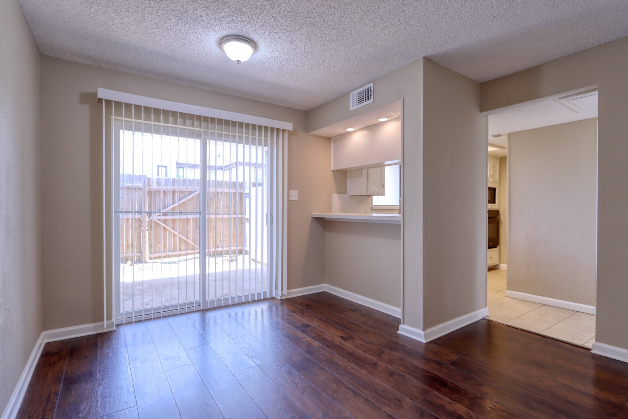 Building Photo - 711 Harbour Town Dr