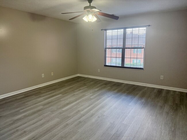 Building Photo - 1627 Maple View Way