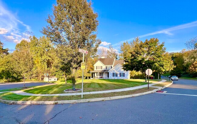 Building Photo - 4 Cobblestone Ct