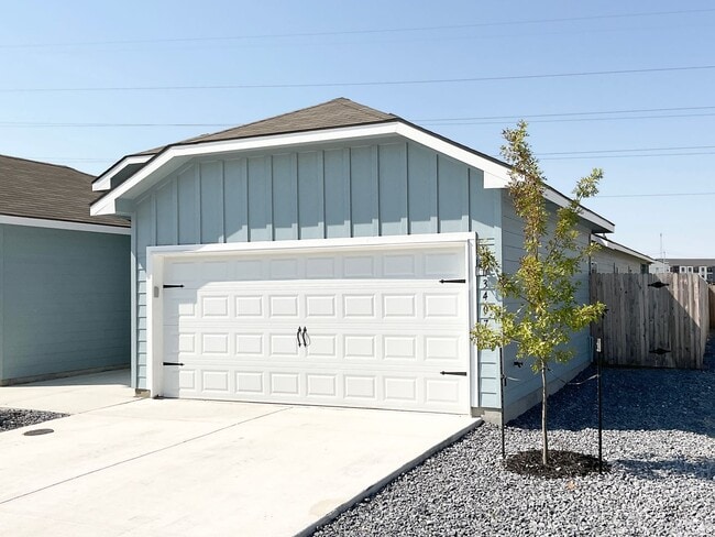Building Photo - Luxury 3x2 Duplex in Seguin, TX!