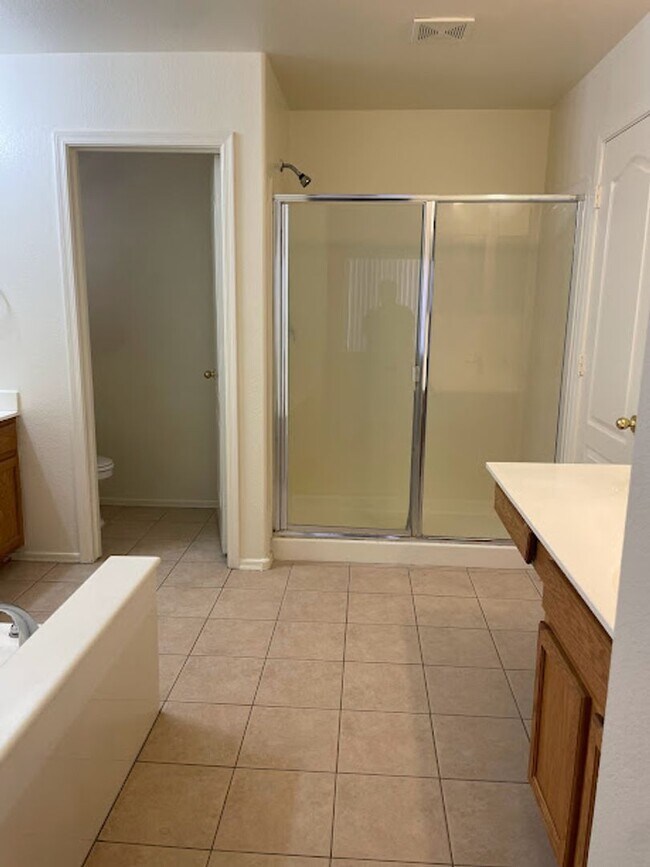 Building Photo - Nice 4bdrm + den in Avondale CWS