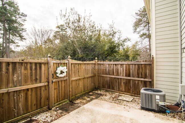 Building Photo - 1806 Township Cir