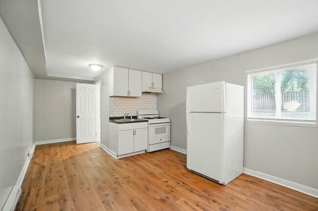 Building Photo - 39 Wuest St