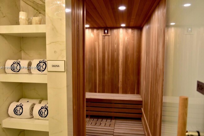 Building Photo - 17475 Collins Ave