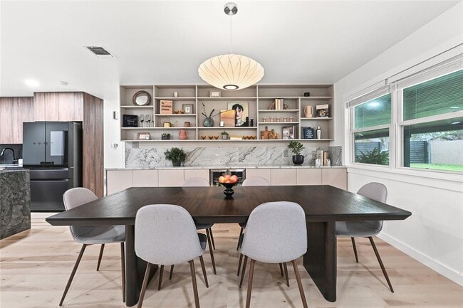 Building Photo - 6906 Lunar Dr