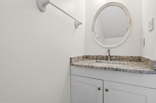 Building Photo - Fully Repainted 2be/1.5ba Duplex With Easy Access To The Highway