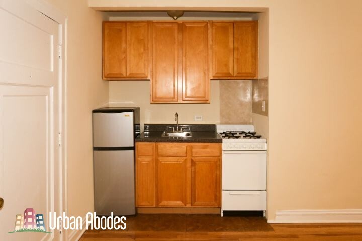 Building Photo - 4542 N Damen Ave