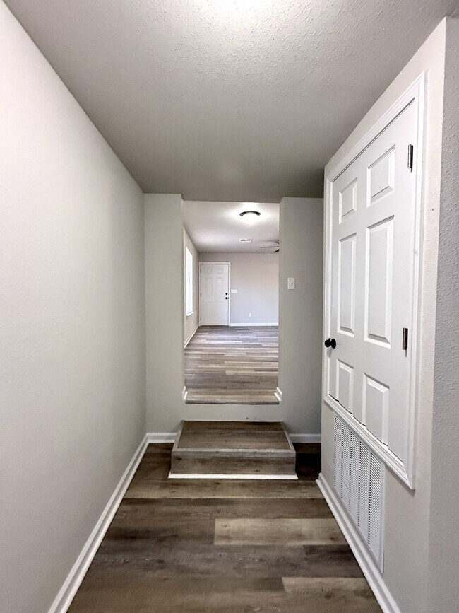 Building Photo - 312 M St NE