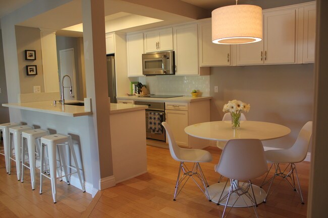 Dining Area - 11820 Mayfield Ave