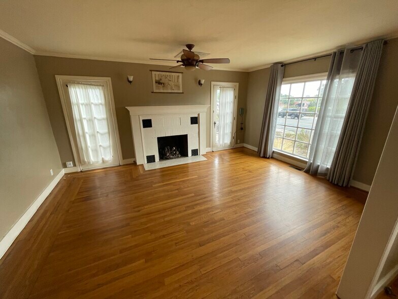 Living room - 920 Gravenstein Ave