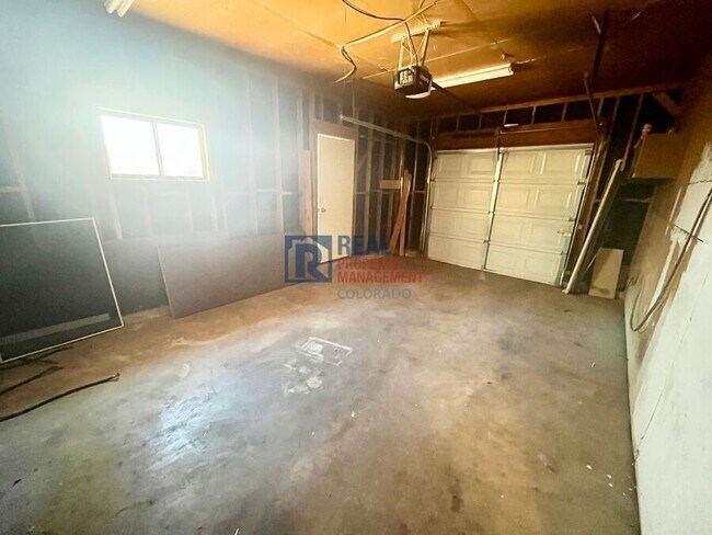 Building Photo - 1319 Potter Dr