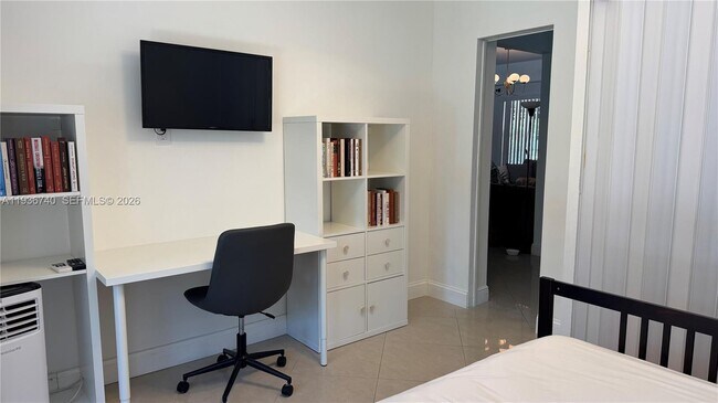 Building Photo - 1611 71st St