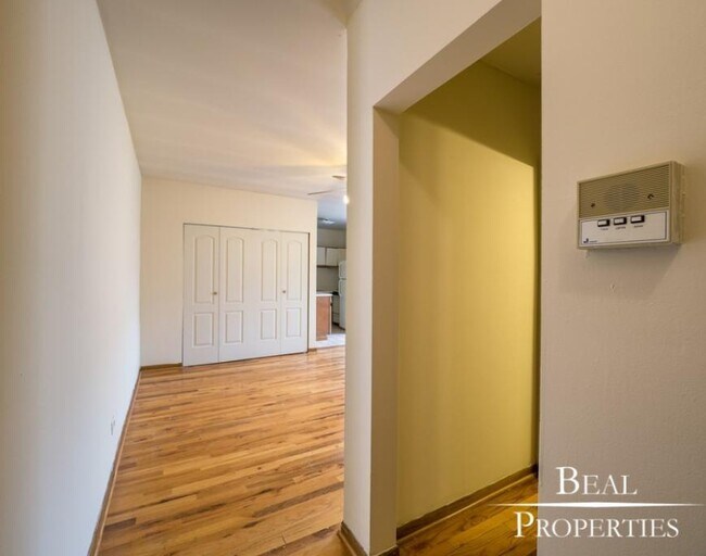 Building Photo - 0 bedroom in CHICAGO IL 60657