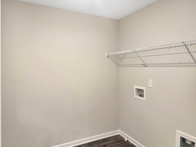 Building Photo - 4372 Grosbeak Dr