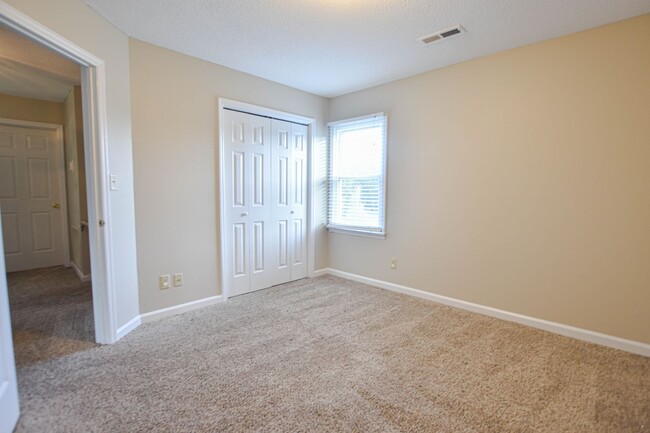 Building Photo - Pet Friendly Four Bedroom!