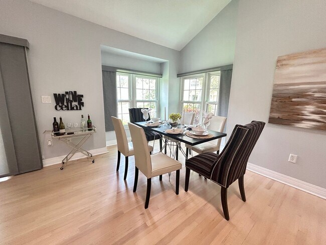 Building Photo - Gorgeous 3 Bed/3 Bath in Tranquil Gated Co...