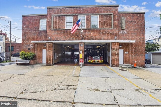 Building Photo - 221 S Fayette St
