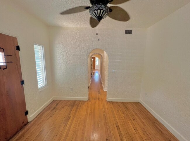 Building Photo - 302 Fordham Dr