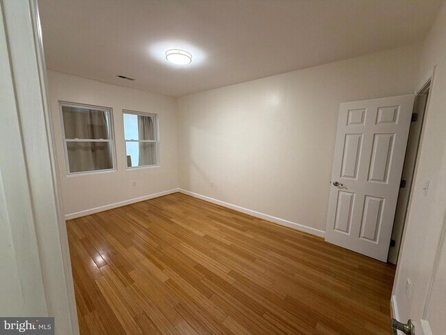 Building Photo - 937 Randolph St NW