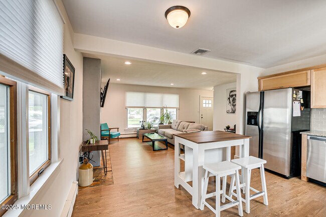 Building Photo - 1331 Sunset Ave