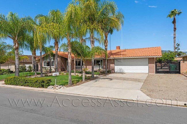 Building Photo - Beautiful 3BR/2BA Home In Hemet With Lush Backyard & Fruit Trees!